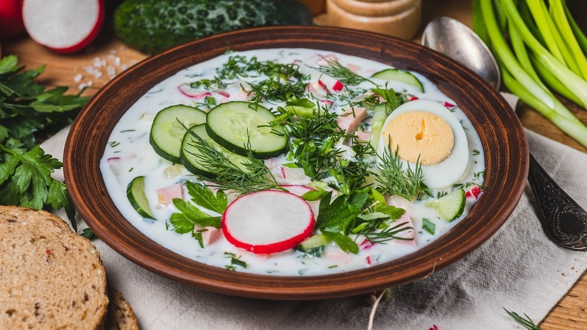 Сколько хранится окрошка в холодильнике? Не спешите есть, если появились эти изменения 