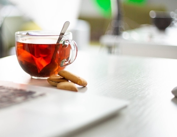 Можно ли пить чай на рабочем месте? Юрист объяснила, когда офисные перекусы и правда запрещены Можно ли пить чай на рабочем месте? Юрист объяснила, когда офисные перекусы и правда запрещены