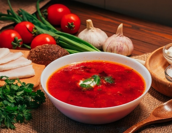 "Вернулся в бабушкин дом": собираем меню по мотивам сериала "Урок" с Юрой Борисовым