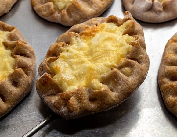 Запекаем "калитки" с любимыми начинками — так вкусно делают только в Карелии Запекаем "калитки" с любимыми начинками — так вкусно делают только в Карелии