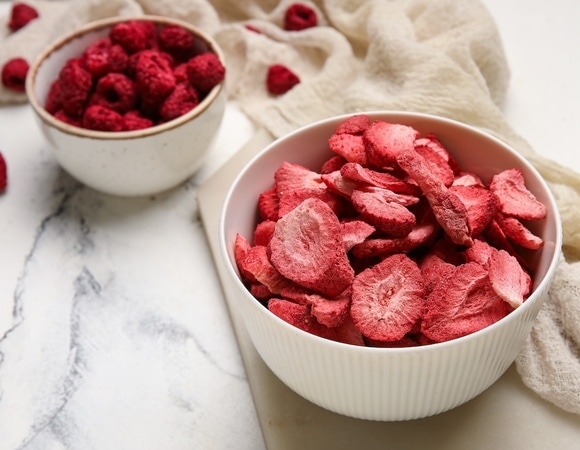 Как сделать клубничные чипсы — вот способы один другого проще