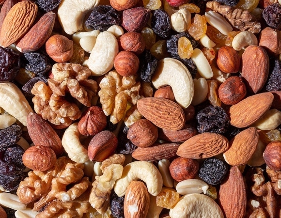 Врач научила распознавать сухофрукты с химией и орехи, зараженные токсинами