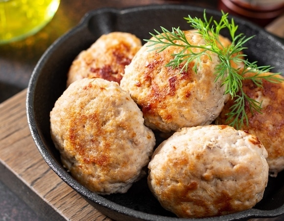 Зачем добавлять творог, корицу и сахар в фарш — некоторые повара готовят котлеты только так Зачем добавлять творог, корицу и сахар в фарш — некоторые повара готовят котлеты только так