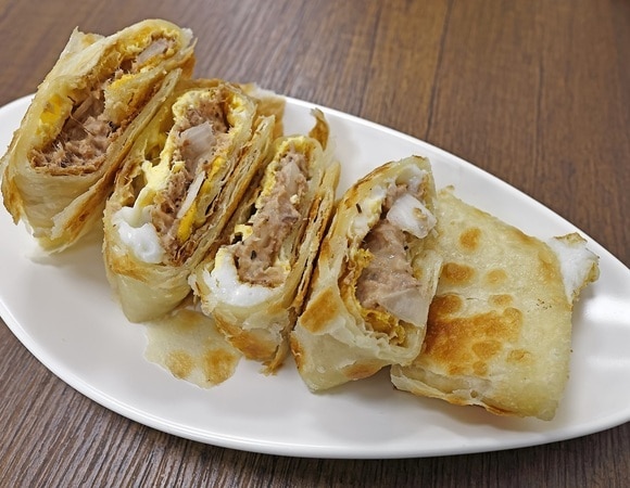 "Идеально для ужина": готовим блин, да не обычный, а из кабачка — добавляем тунец и сыр