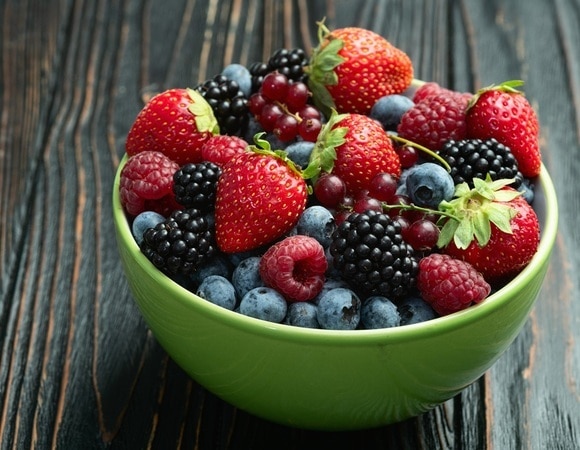 "Как из ресторана": выпекать не придется — обалденный десерт из ягод и сметаны "Как из ресторана": выпекать не придется — обалденный десерт из ягод и сметаны