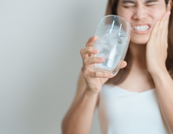 Какие напитки портят пломбы? Если пьете, придется снова потратиться на стоматолога 