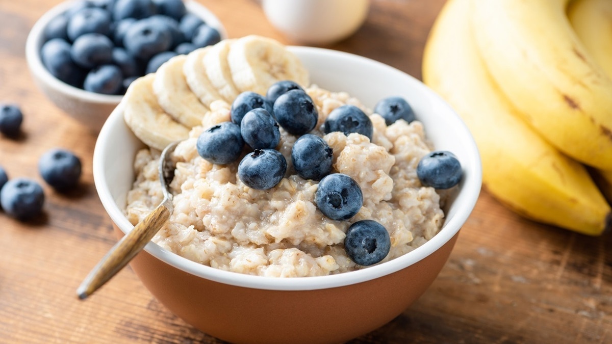"Удобно готовить": полезна ли овсянка на завтрак — ответ, который вдохновит
