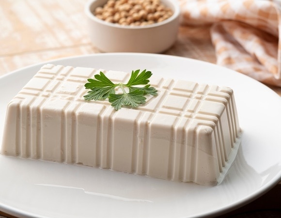 "Без всякой химии": делаем домашний сыр всего из 3 продуктов 