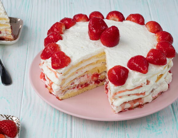 Торт «Молочная девочка» с клубникой — такое чудо готовят только летом