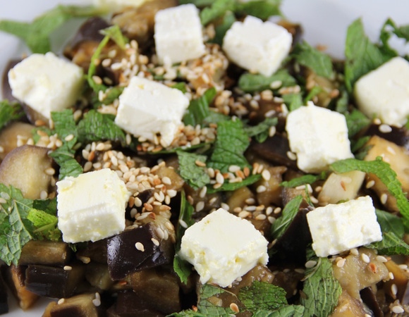 Баклажаны с мятой и чесночной заправкой: новый взгляд на овощной гарнир