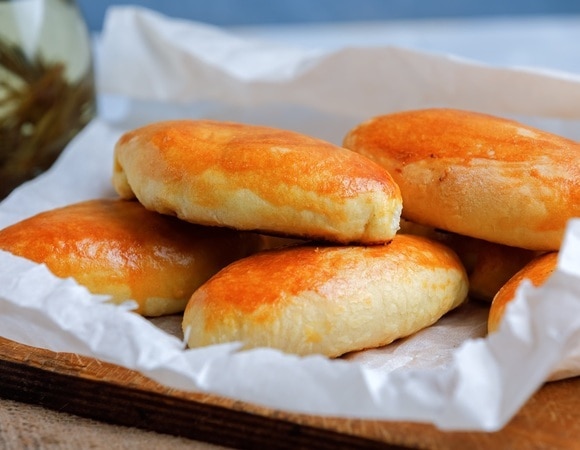 Быстрые пирожки на кефире — хозяйки держат этот рецепт в секрете