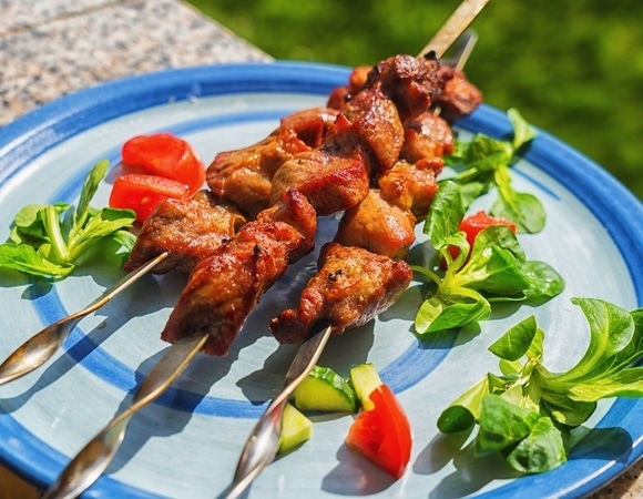 Больше — хуже: главный диетолог Москвы сказала, сколько шашлыка допустимо съесть за раз 