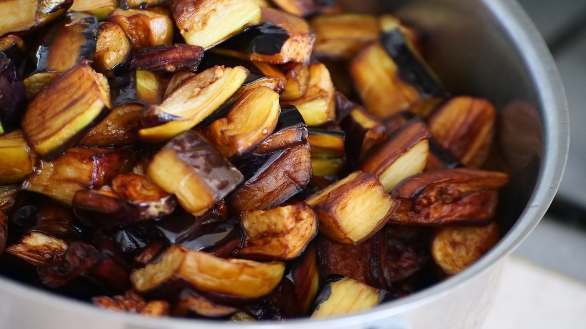 Как сделать хрустящие баклажаны, чтобы не разваливались — раскрыли секрет поваров 