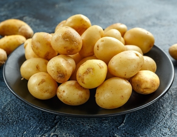 Не витамины, а яд: нутрициолог объяснила, как выбирать молодой картофель Не витамины, а яд: нутрициолог объяснила, как выбирать молодой картофель