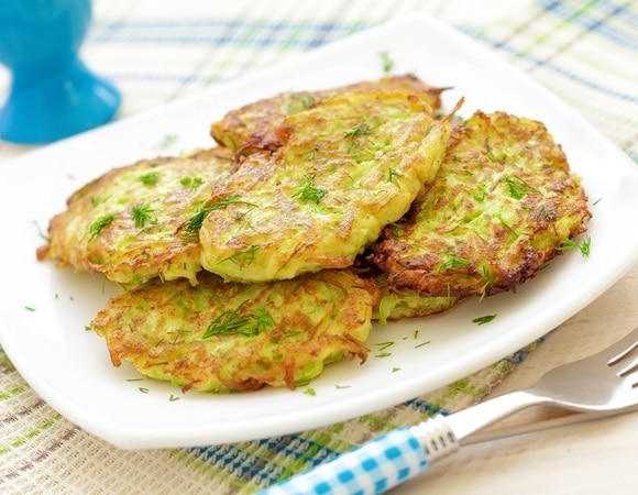 "Отличное сочетание": оладьи из кабачков с фаршем — вот, как можно удивить гостей "Отличное сочетание": оладьи из кабачков с фаршем — вот, как можно удивить гостей