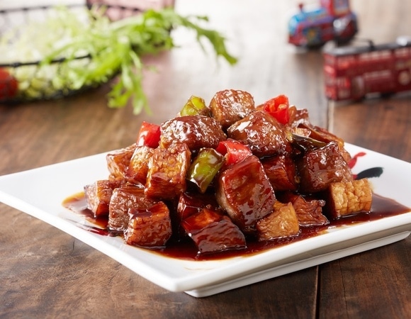 Заменят даже рыбу: рецепт баклажанов в кисло-сладком соусе — идеально в пост