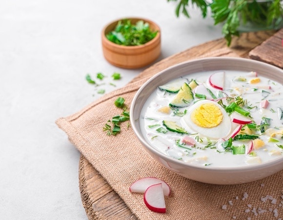 "Так вкуснее": как и сколько времени хранить окрошку в холодильнике "Так вкуснее": как и сколько времени хранить окрошку в холодильнике