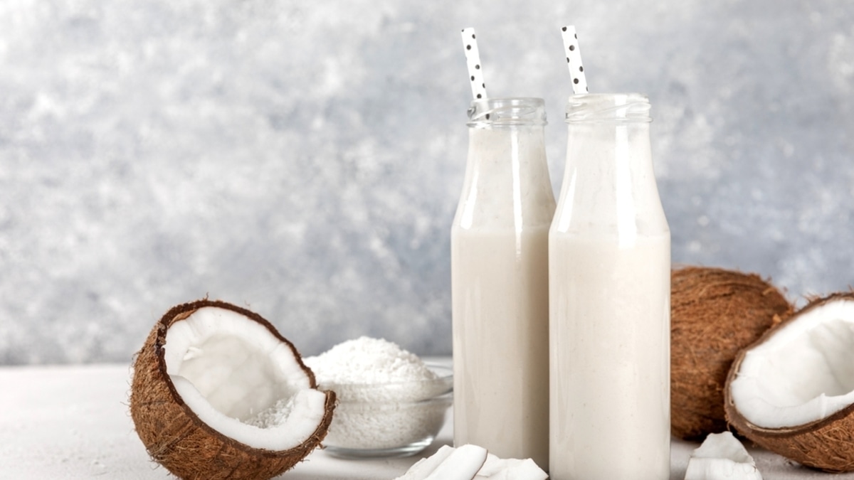 Очищает кишечник и улучшает состояние волос: чем еще полезна кокосовая стружка