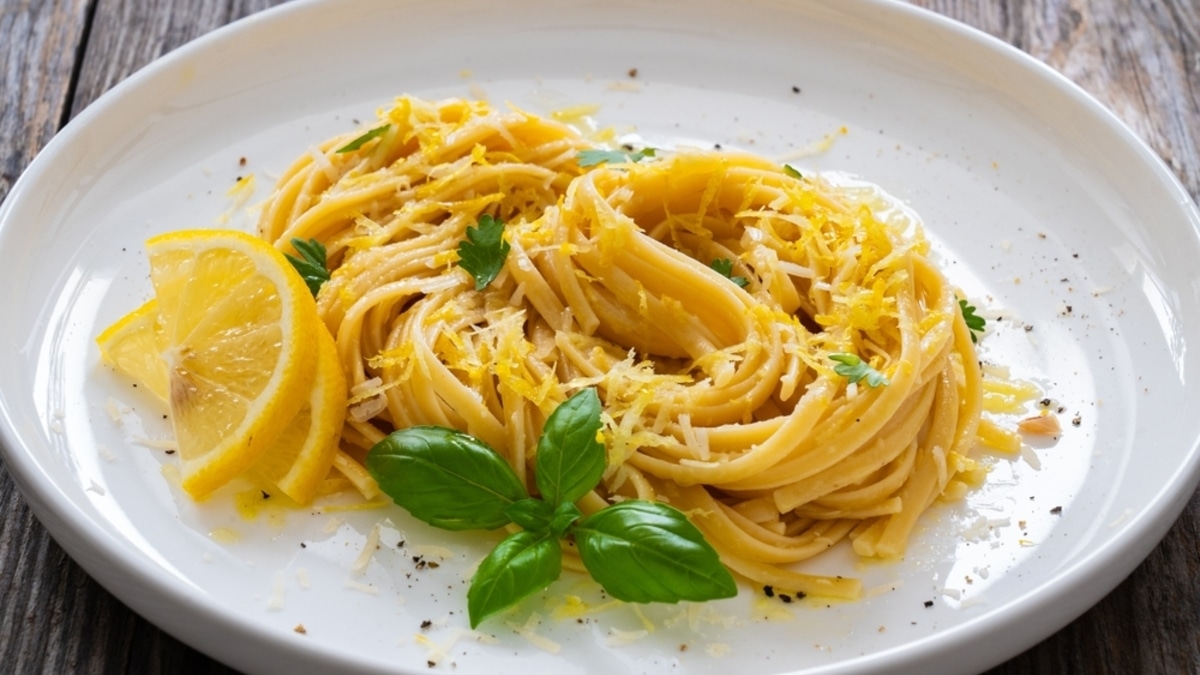 Лимонная паста с пармезаном за 20 минут: новый вкус привычных макарон Лимонная паста с пармезаном за 20 минут: новый вкус привычных макарон