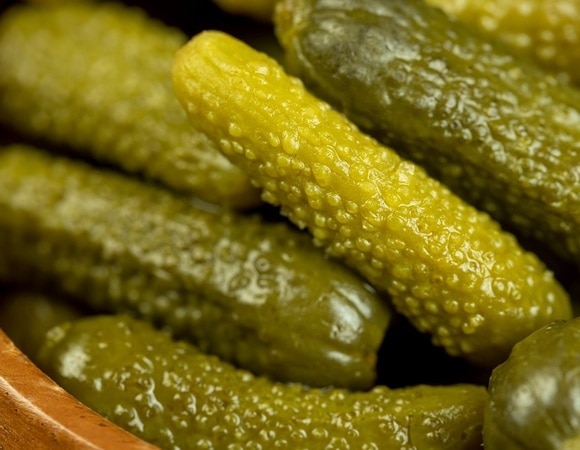 "Времени уходит минимум": готовим малосольные огурцы в пакете по всем правилам