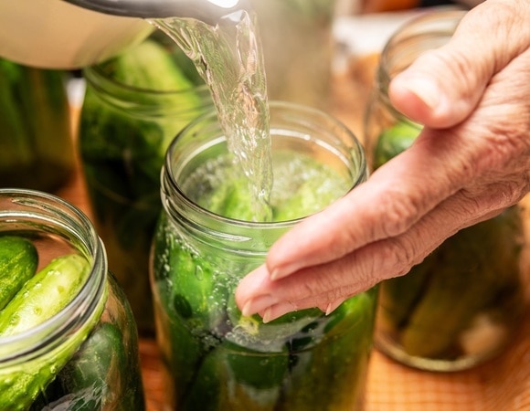 "Удобно, а главное — быстро": делаем малосольные огурчики  — экспресс-рецепт