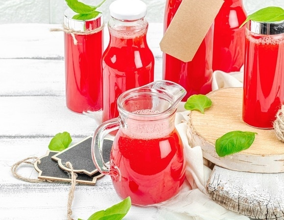 "Получилось оригинально": летний коктейль с квасом освежит даже в самый знойный день