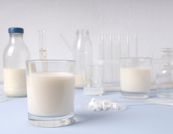 Как проверить качество молока дома — эксперты научили отличать фальсификат