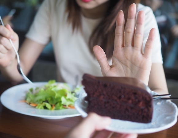 Диетолог посоветовала не отказываться от сладкого при похудении — это большая ошибка