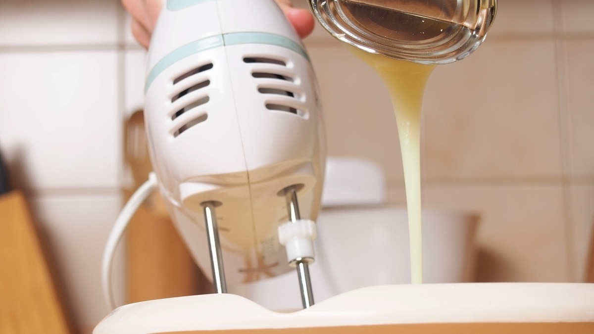 "Вкус как из детства": печем нежный торт со сгущенкой со всеми нюансами