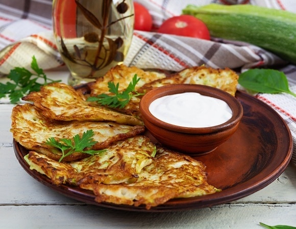 "Очень вкусно": оладьи из кабачков и капусты захочется готовить каждый день "Очень вкусно": оладьи из кабачков и капусты захочется готовить каждый день