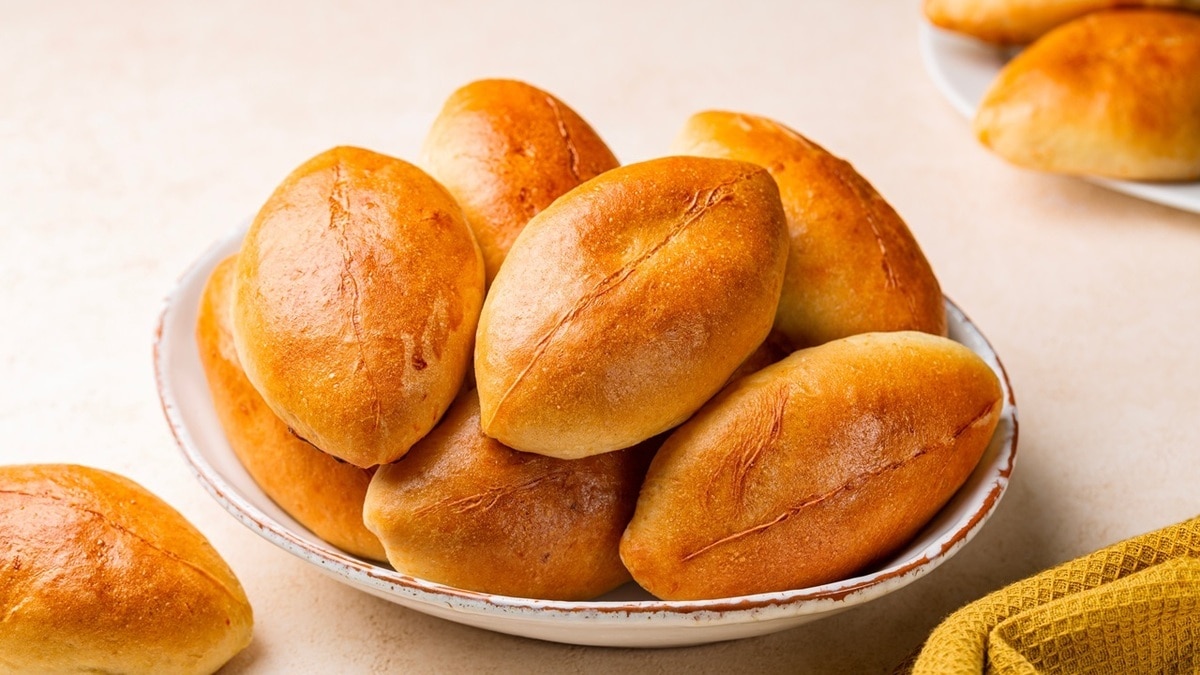 "Готовится быстро": бездрожжевое тесто для пирожков поразит своей простотой и вкусом