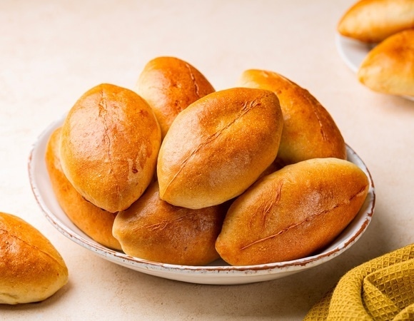 "Готовится быстро": бездрожжевое тесто для пирожков поразит своей простотой и вкусом