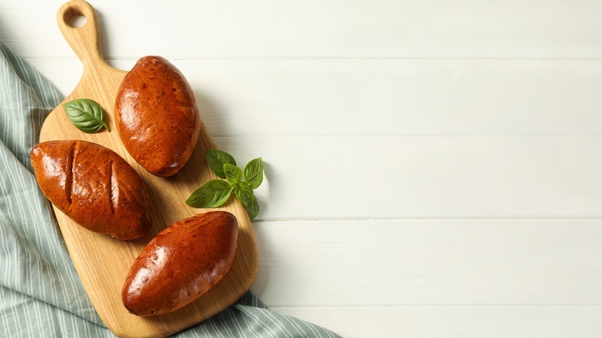 "Дети уплели за раз": печем пирожки со свежей вишней — сочно и ароматно