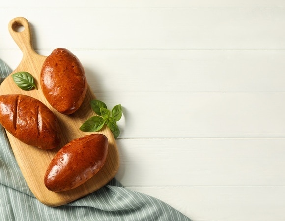 "Дети уплели за раз": печем пирожки со свежей вишней — сочно и ароматно "Дети уплели за раз": печем пирожки со свежей вишней — сочно и ароматно