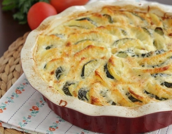 Сочная запеканка с картофелем и кабачками — "минутное" блюдо станет звездой любого застолья 