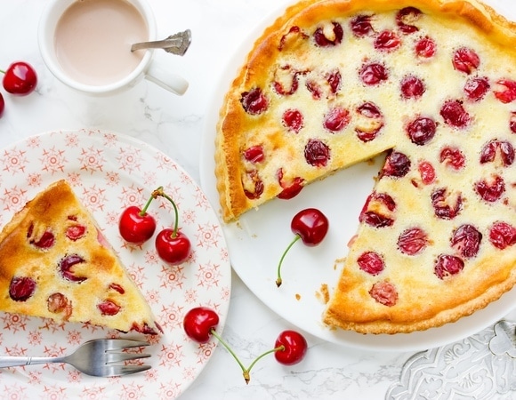 "Как просто!": кулинары рассказали, как делают идеальный заливной пирог с вишней "Как просто!": кулинары рассказали, как делают идеальный заливной пирог с вишней