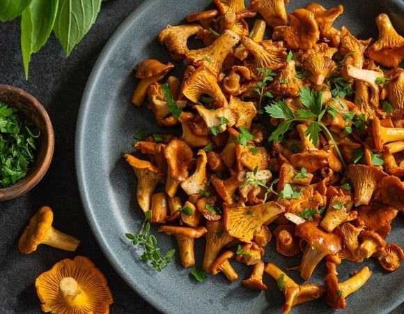 Как жарить лисички, чтобы они не превращались в кашу? Блогер не пожалел свой проверенный рецепт 