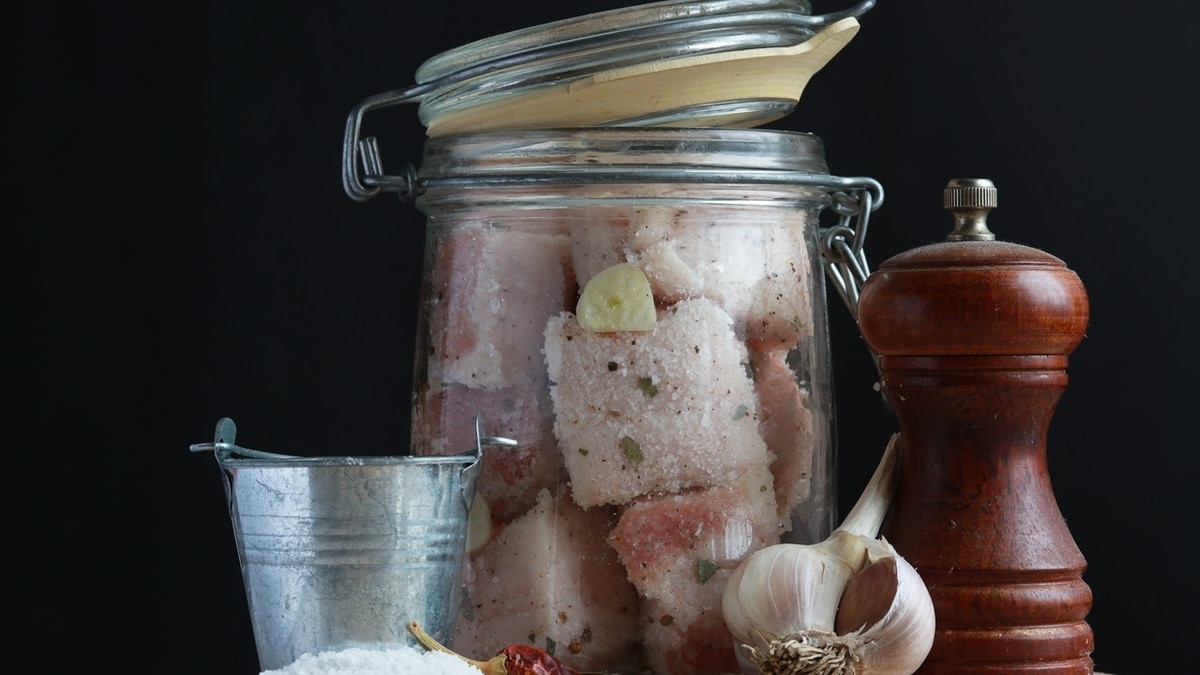 "Съели за один вечер": раскрыт настоящий деревенский способ засолки вкусного сала "Съели за один вечер": раскрыт настоящий деревенский способ засолки вкусного сала