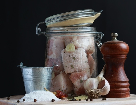 "Съели за один вечер": раскрыт настоящий деревенский способ засолки вкусного сала