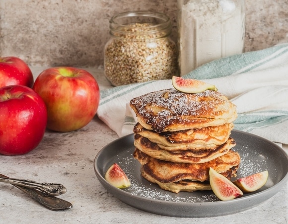Гречка плюс яблоко — и у вас нежнейшие оладьи: точно успеете приготовить утром 