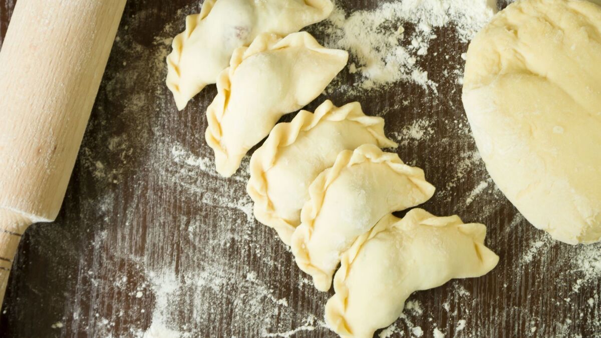 "Мягкое и эластичное": тесто для вареников и пельменей теперь делаю только так — супер-рецепт из коллекции "Едим Дома" "Мягкое и эластичное": тесто для вареников и пельменей теперь делаю только так — супер-рецепт из коллекции "Едим Дома"