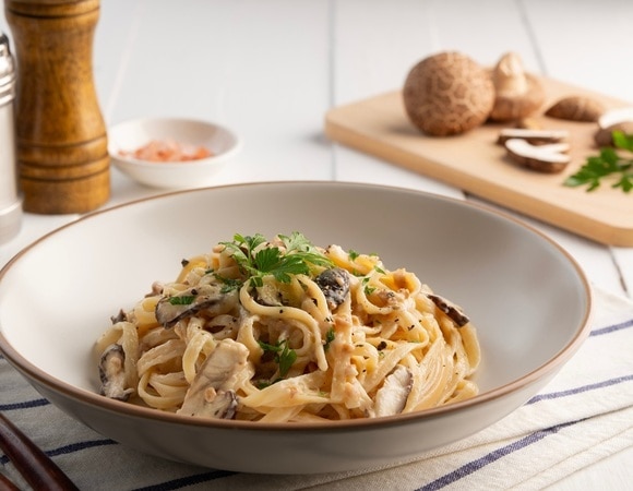 "Захотелось попробовать": готовим пасту с грибами вместе с героями сериала "Ложная тревога" "Захотелось попробовать": готовим пасту с грибами вместе с героями сериала "Ложная тревога"