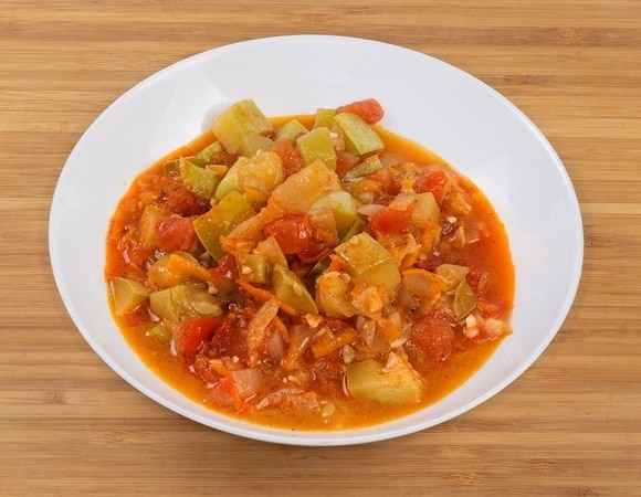 "Удивительно нежное и ароматное": рагу из кабачков можно готовить даже без мяса