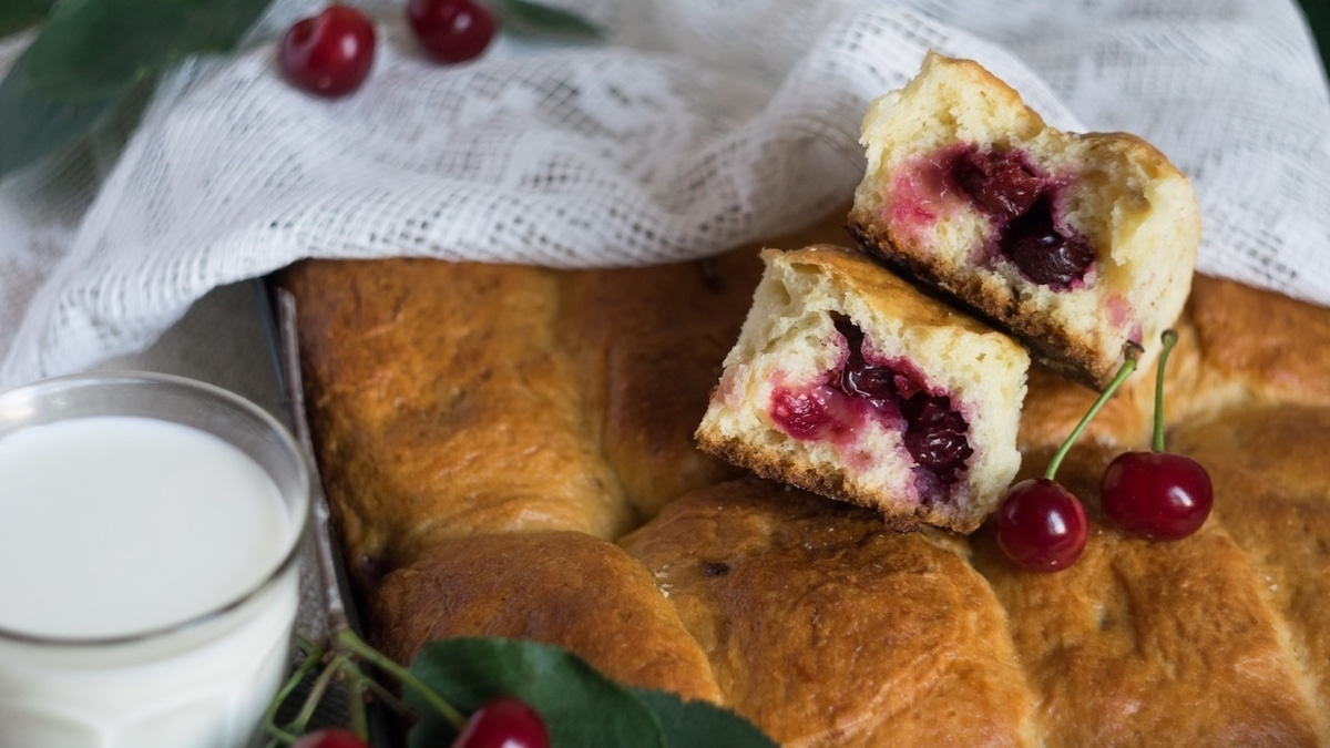 Вкус, который не забывается: нашли проверенный временем рецепт пирожков с вишней
