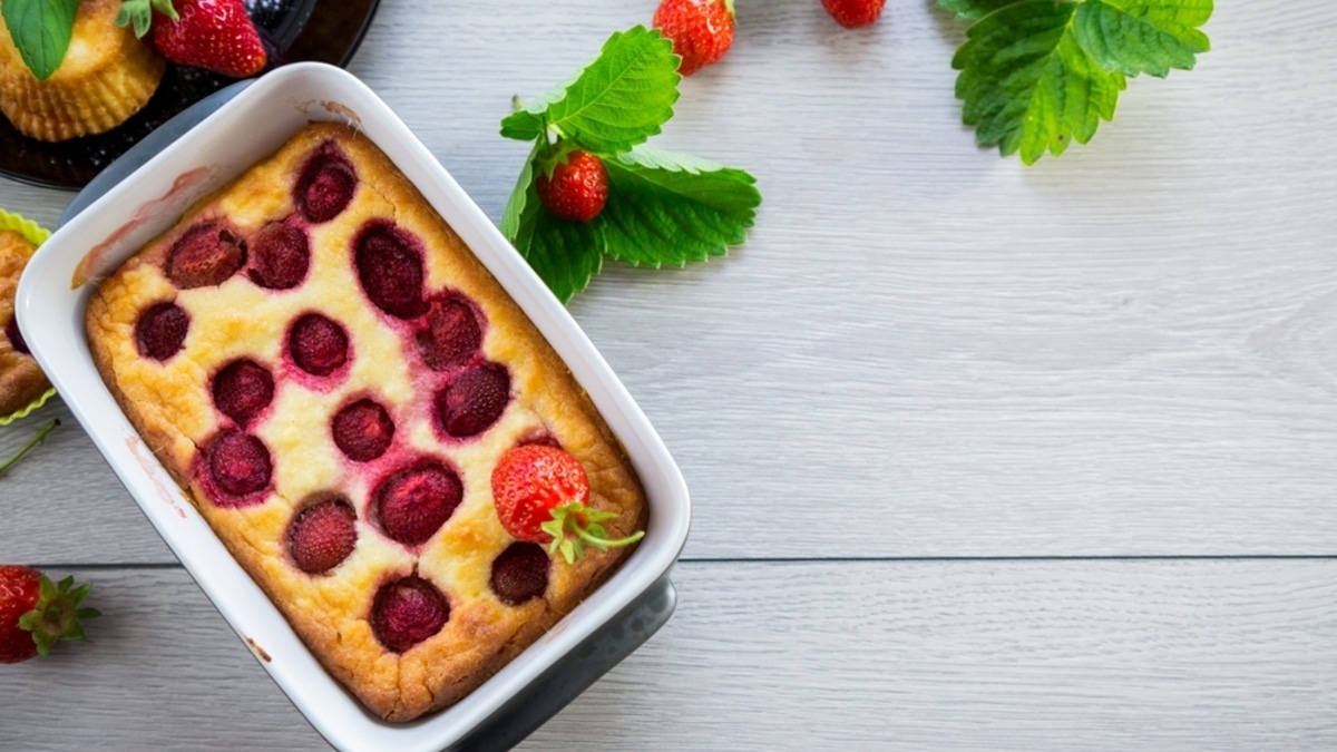 Сливочно-клубничная запеканка без муки: летний десерт с ягодными нотками