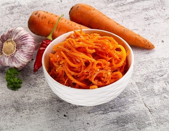 "Еще интереснее": салат из свежей моркови можно готовить хоть каждый день