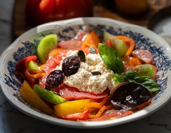 Ешь и худей: нутрициолог выбрала 3 салата, с которыми вес уходит без усилий