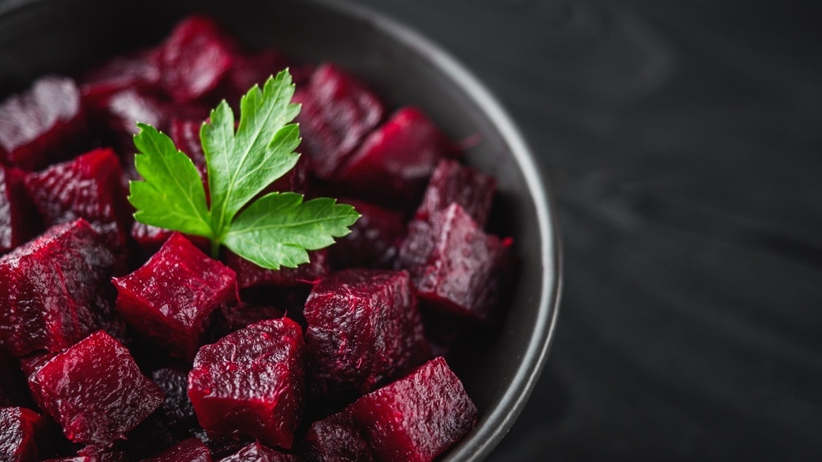 "Легко и полезно": салат из свеклы будет готов всего через 15 минут