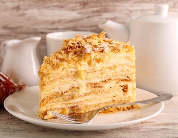 "До мурашек": торт "Наполеон" в Советском союзе готовили именно так — тает во рту 