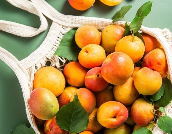 Больше, чем просто фрукт: эндокринолог объяснила, почему абрикосы стоит есть все лето 
